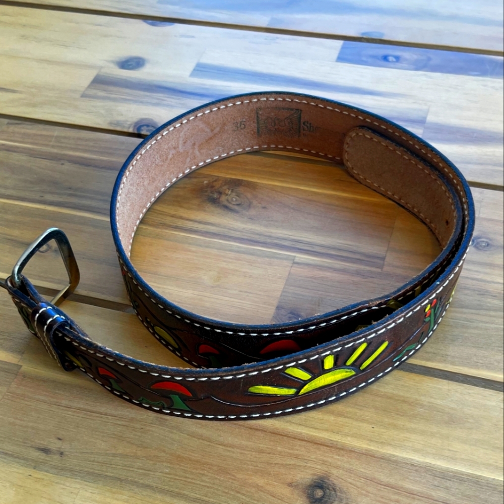 Sheyenne Womens Hand Painted Genuine Leather Belt‎ Size 36 Or 6 US